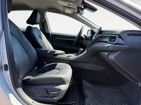 Used 2023 Toyota Camry XLE w/ Cold Weather Package image 17