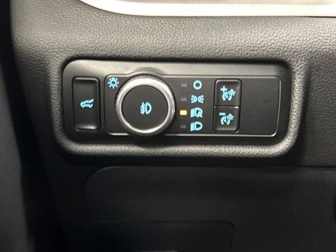 Used 2023 Ford Explorer XLT image 25