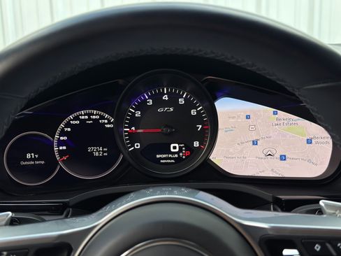 Used 2022 Porsche Cayenne GTS w/ Premium Package image 20