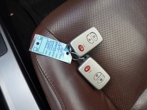 Used 2019 Toyota 4Runner Limited AWD/4WD image 40