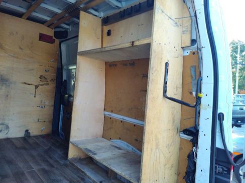 Used 2019 Nissan NV 2500 SV image 14