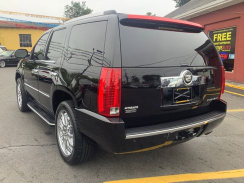 Used 2011 Cadillac Escalade Luxury image 5