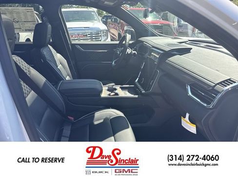 New 2026 GMC Acadia Denali w/ Super Cruise Package FWD image 26