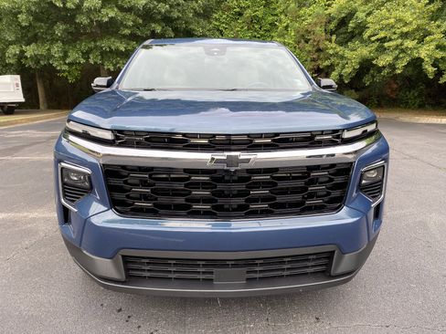 Used 2026 Chevrolet Traverse LT FWD image 3