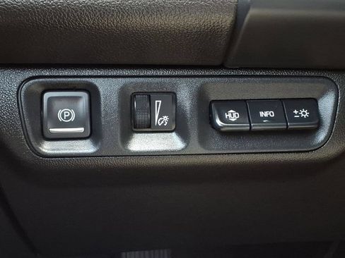 Used 2021 GMC Acadia Denali w/ Denali Technology Package FWD image 16