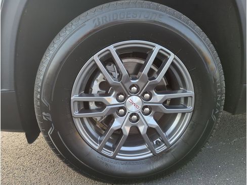 Used 2025 GMC Acadia Elevation image 10