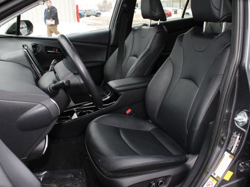 Certified 2017 Toyota Prius Prime Premium image 16