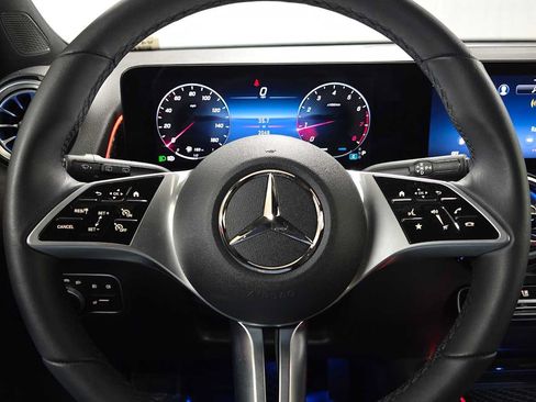Certified 2025 Mercedes-Benz GLB 250 4MATIC image 26