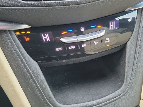 Used 2018 Cadillac XT5 Luxury w/ Driver Awareness Package image 21