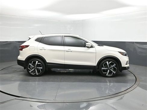 Used 2022 Nissan Rogue Sport SL w/ Premium Package image 26