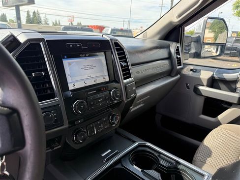 Used 2017 Ford F350 XLT w/ XLT Premium Package AWD/4WD image 10