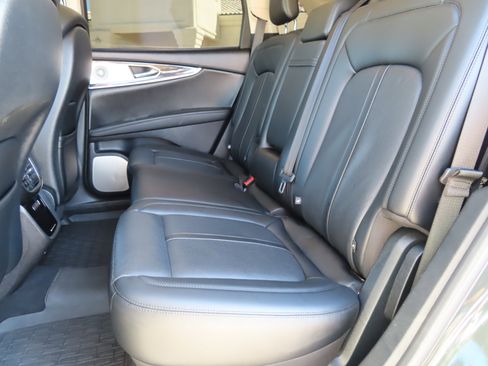 Used 2022 Lincoln Nautilus Reserve w/ Equipment Group 202A image 14