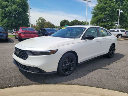 Certified 2025 Honda Accord SE image 7