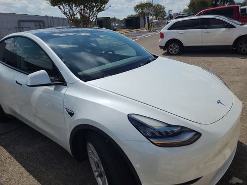 Used 2021 Tesla Model Y Long Range AWD/4WD image 3