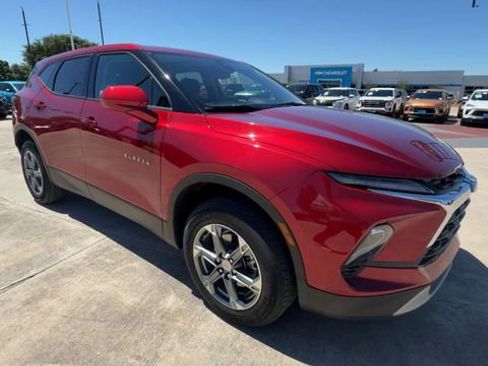 Certified 2025 Chevrolet Blazer LT AWD/4WD image 2