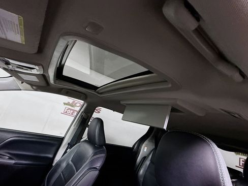 Used 2019 Toyota Sienna SE Premium image 12