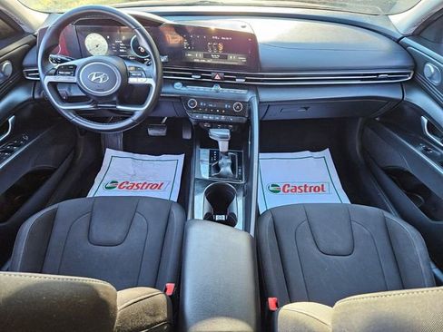 Used 2023 Hyundai Elantra SEL w/ Convenience Package image 11