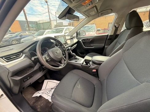 Used 2021 Toyota RAV4 LE image 24