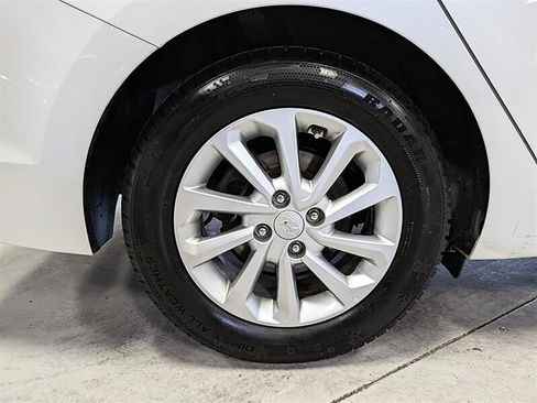 Used 2022 Hyundai Accent SEL FWD image 13