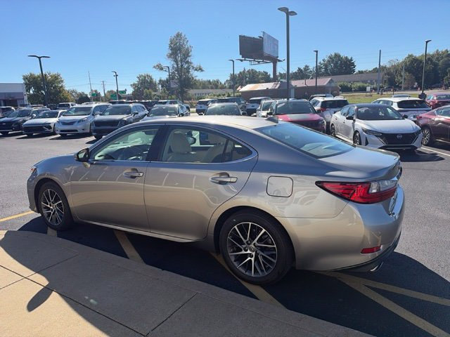 Used 2017 Lexus ES 350 w/ Luxury Package FWD image 16