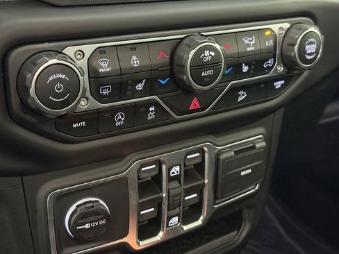 Used 2021 Jeep Wrangler Unlimited Sport image 26