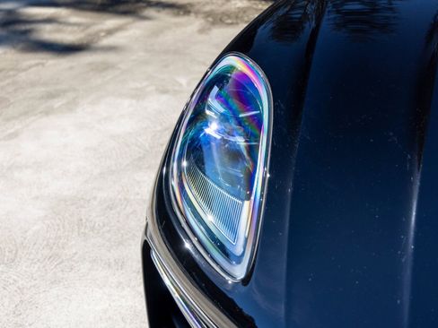 Certified 2025 Porsche Macan S image 14