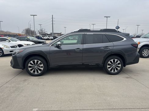 Used 2025 Subaru Outback Touring AWD/4WD image 24
