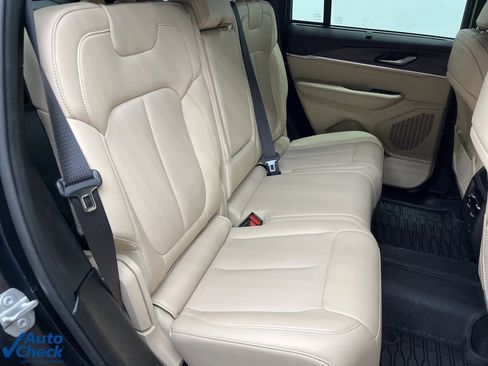 Used 2025 Jeep Grand Cherokee Limited w/ Luxury Tech Group II image 23