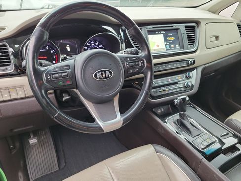 Used 2016 Kia Sedona SX Limited image 2