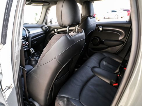 Used 2022 MINI Cooper 4-Door Hardtop w/ Signature Upholstery Package image 36