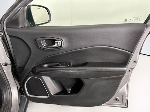 Used 2018 Jeep Compass Latitude w/ Popular Equipment Group image 32