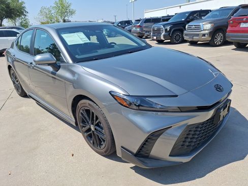 Used 2026 Toyota Camry SE FWD image 8