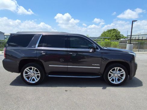 Used 2017 GMC Yukon SLT w/ Premium Edition AWD/4WD image 6