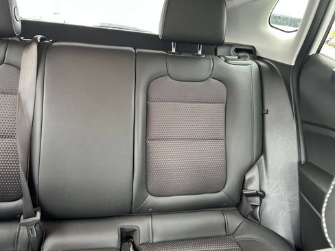 Used 2025 Chevrolet Trax LT FWD image 32