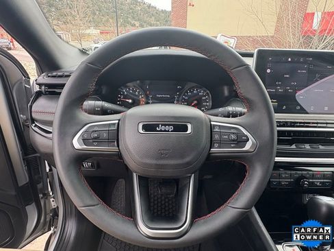 Used 2025 Jeep Compass Trailhawk image 4