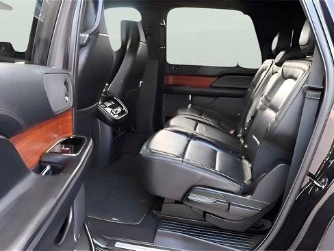 Used 2018 Lincoln Navigator L Select w/ Technology Package image 22