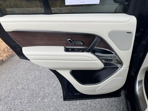 Certified 2023 Land Rover Range Rover SE image 12