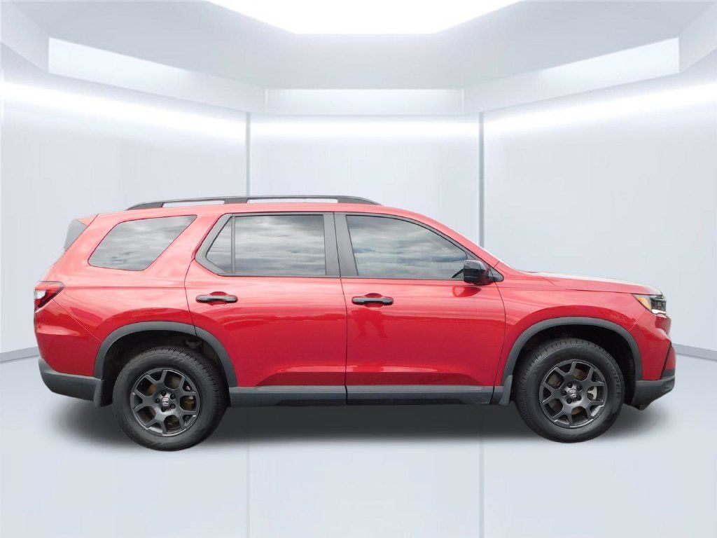 Used 2023 Honda Pilot TrailSport image 2