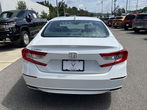 Used 2018 Honda Accord EX image 6