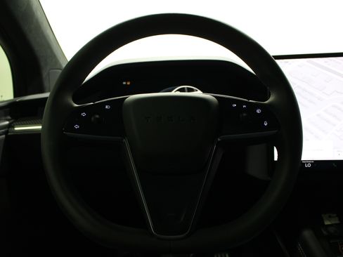 Used 2024 Tesla Model X Plaid image 9