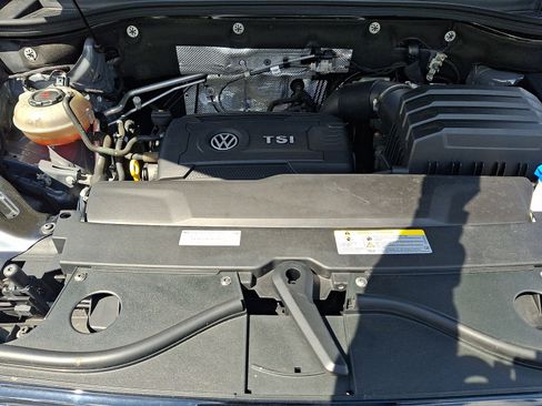Certified 2022 Volkswagen Atlas Cross Sport SE w/ Panoramic Sunroof Package AWD/4WD image 29