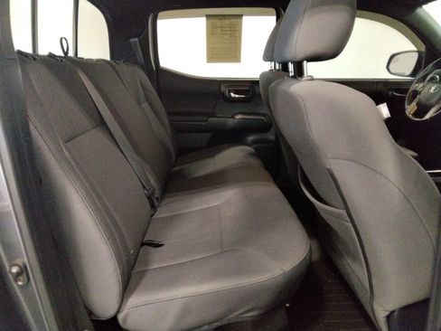 Used 2018 Toyota Tacoma TRD Off-Road image 34