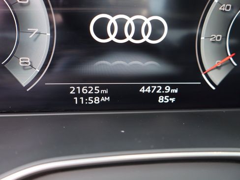 Used 2024 Audi Q5 2.0T Premium w/ Summer of Audi Package AWD/4WD image 11