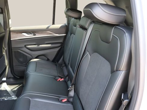 New 2026 Jeep Grand Cherokee Altitude RWD image 16