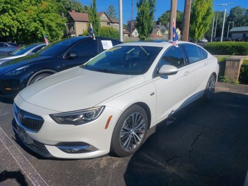 Used 2018 Buick Regal Essence w/ Driver Confidence Package #1 FWD image 4