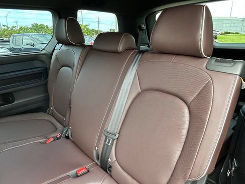 Used 2025 Volkswagen ID. Buzz Pro S RWD image 47