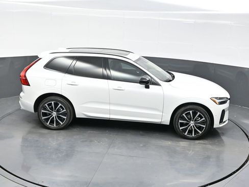 Used 2024 Volvo XC60 B5 Plus image 40