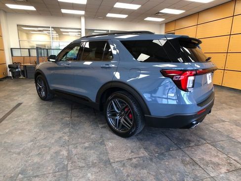 Used 2025 Ford Explorer ST AWD/4WD image 5
