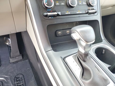 Used 2024 Kia Carnival LX FWD image 15
