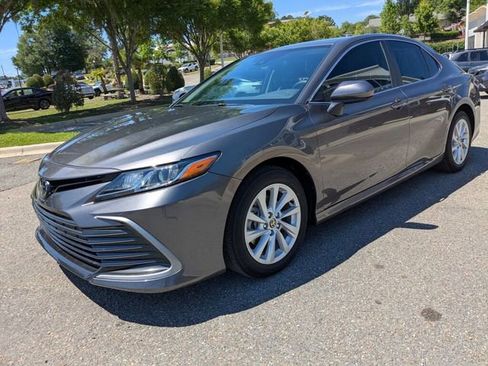 Used 2022 Toyota Camry LE FWD image 6
